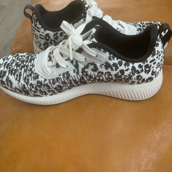 New Skechers casual - Picture 2 of 3